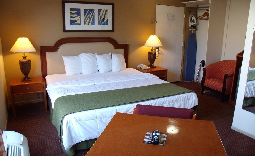 Portofino Beach Inn - Encinitas Exterior photo